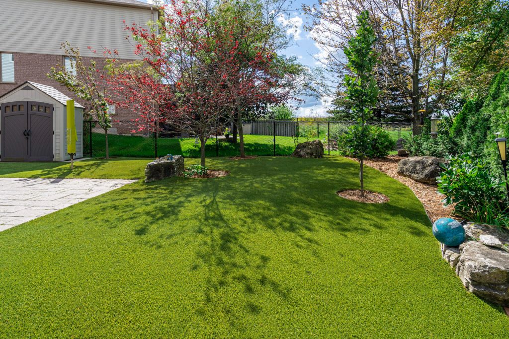 Backyard artificial grass lawn installed by SYNLawn
