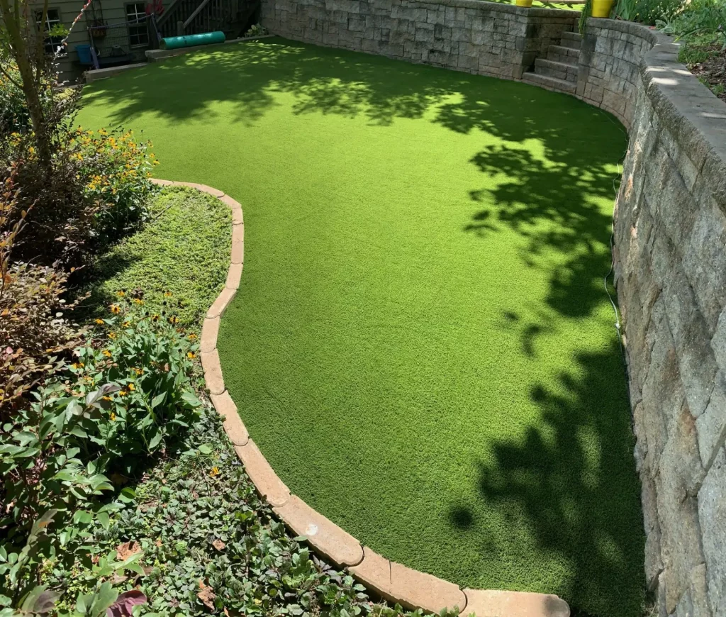 Backyard artificial grass lawn from SYNLawn
