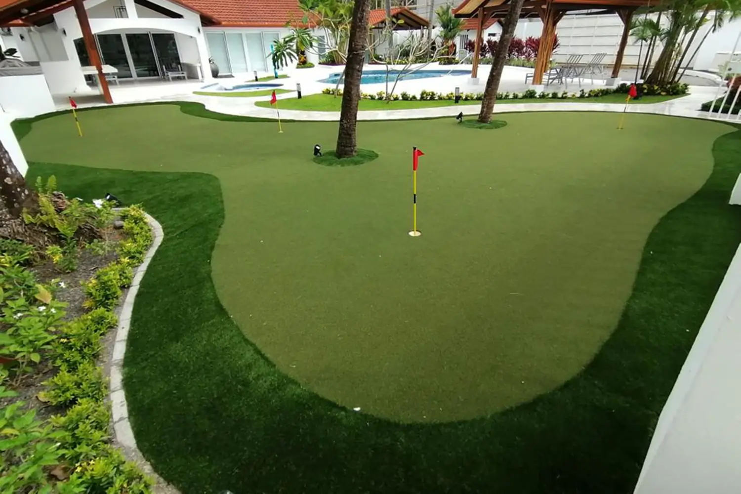 Backyard golf green installation from SYNLawn